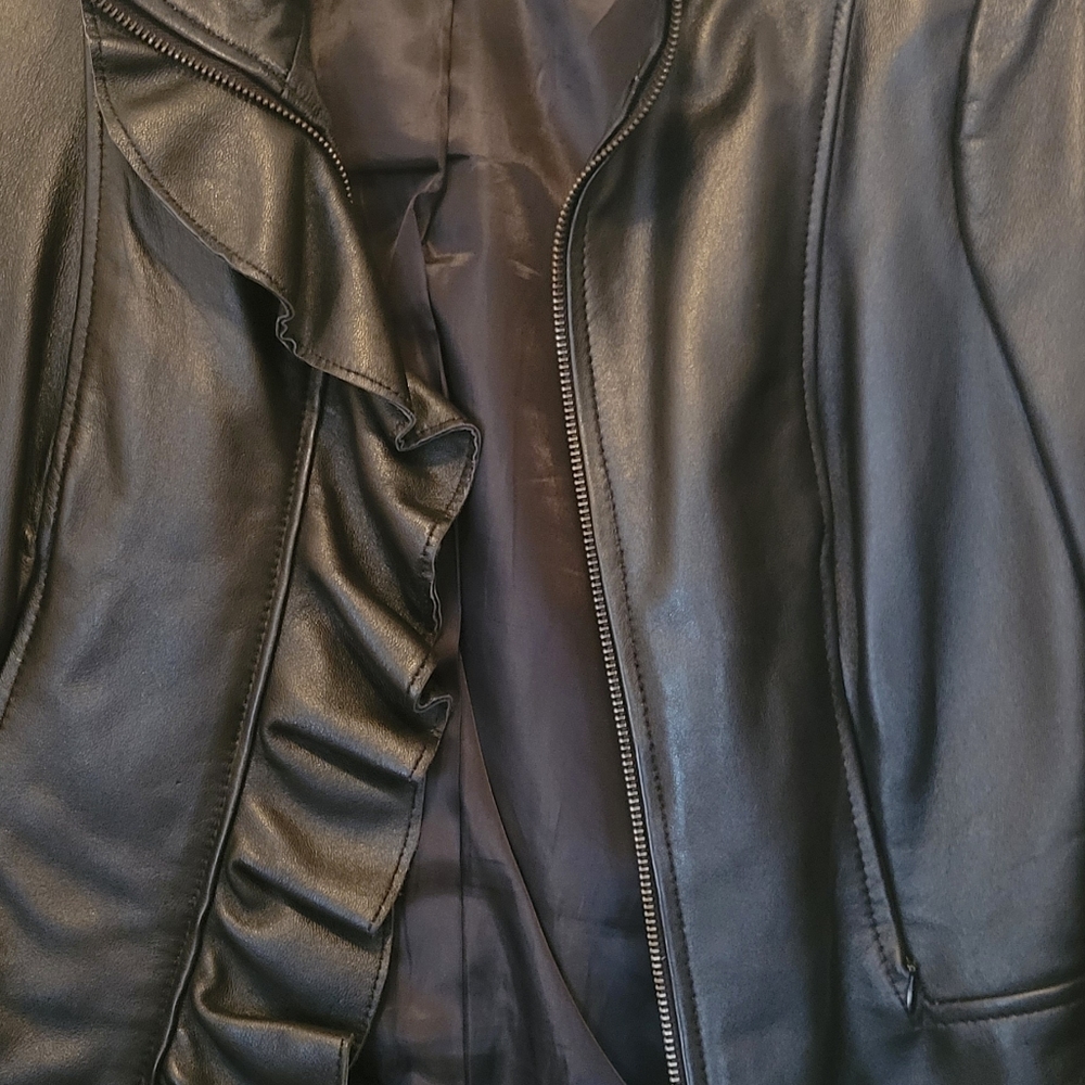 TAHARI WOMENS GENUINE LEATHER JACKET, SZ SMALL - Picture 3 of 5